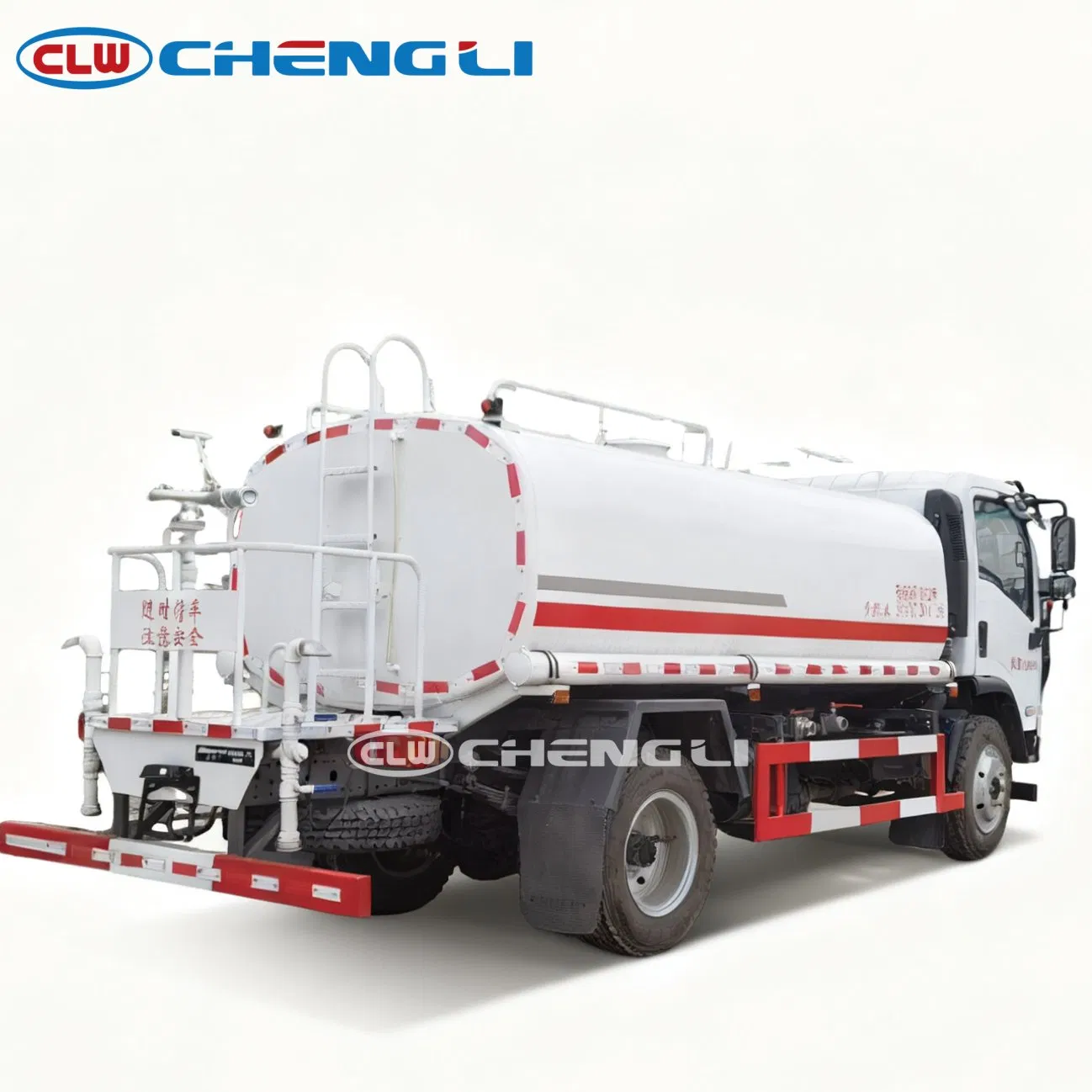 Camión cisterna de riego Dongfeng 4×2 de 9.000 galones: imagen de referencia 4 del vehículo y su equipo