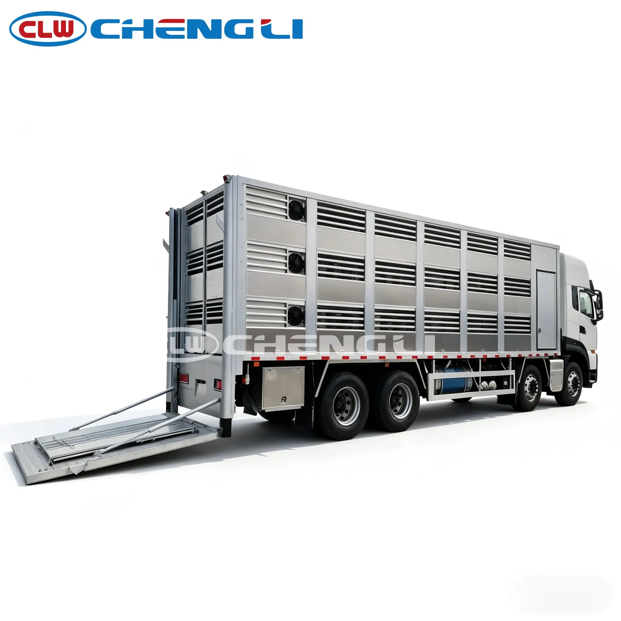 Camión Sinotruk 8×4 para transporte avícola: imagen de referencia 5 del vehículo y su equipo
